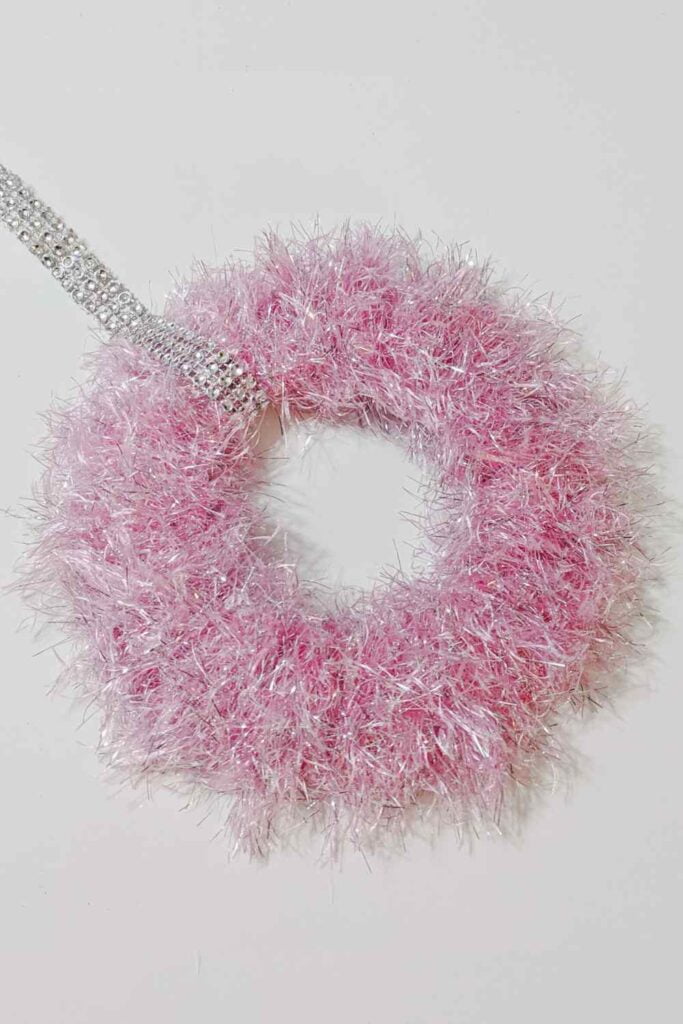 diy mini wreath pink sparkly yarn rhinestone loop